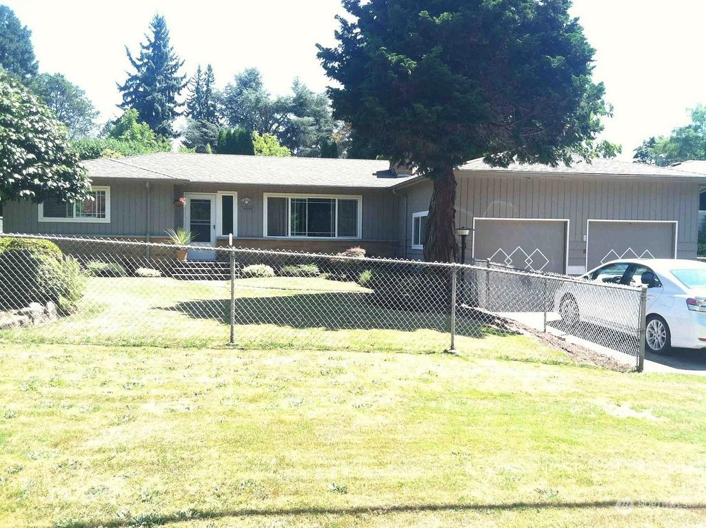 Photo of 14024 17th Avenue NE, Seattle, WA 98125 (MLS # 2279025)