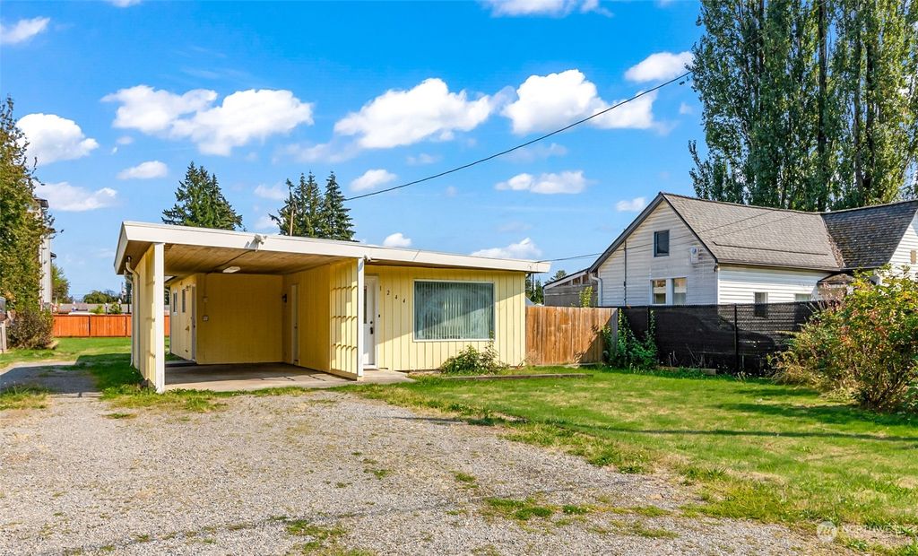 Photo of 1244 Ash Avenue, Marysville, WA 98270 (MLS # 2295795)