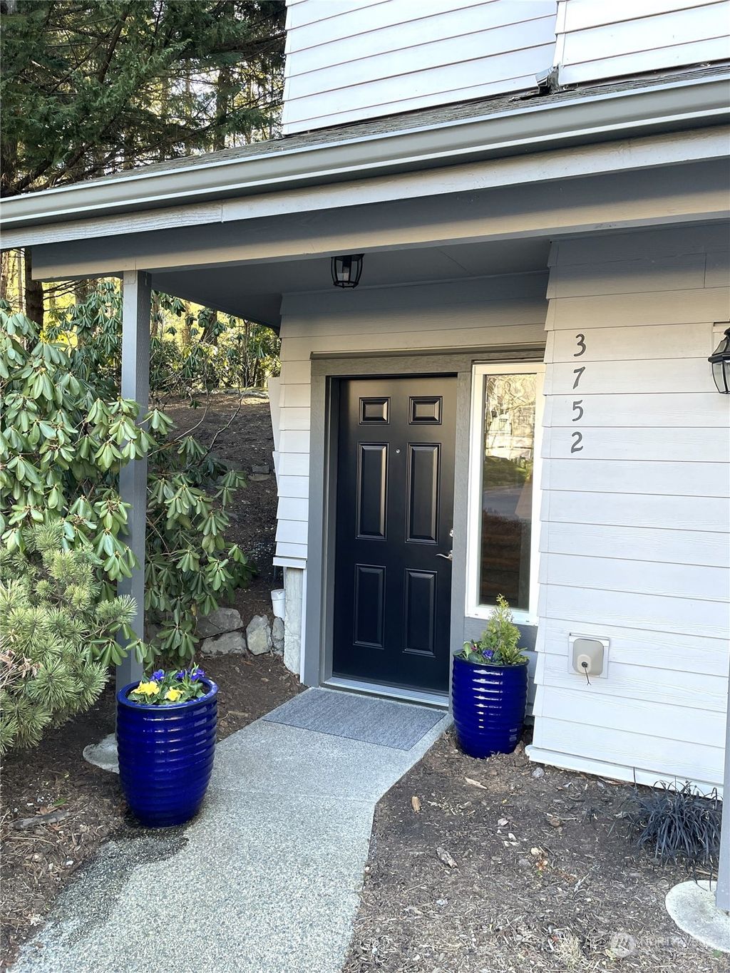 Photo of 3752 257th Avenue SE, Sammamish, WA 98029 (MLS # 2046093)