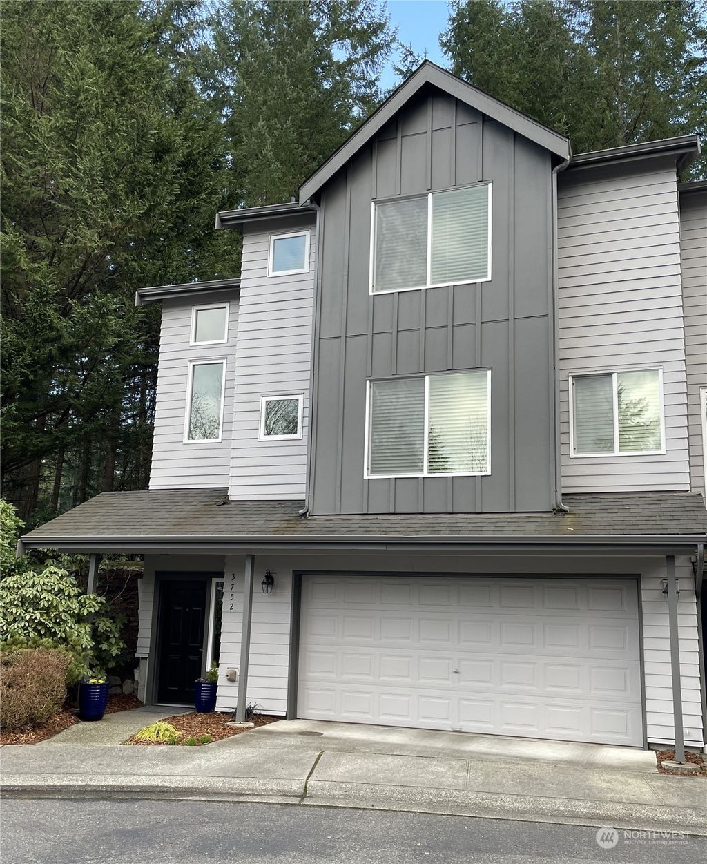 Photo of 3752 257th Avenue SE, Sammamish, WA 98029 (MLS # 2046093)
