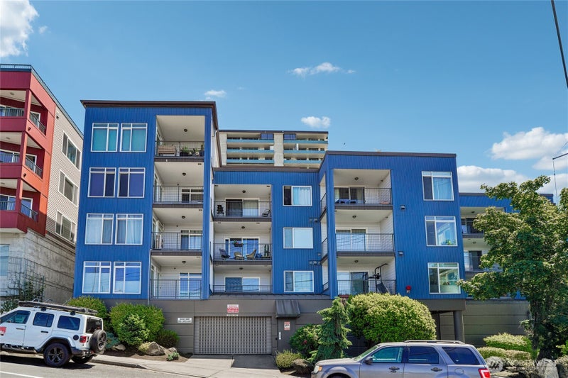 500 Elliott Avenue W 205
