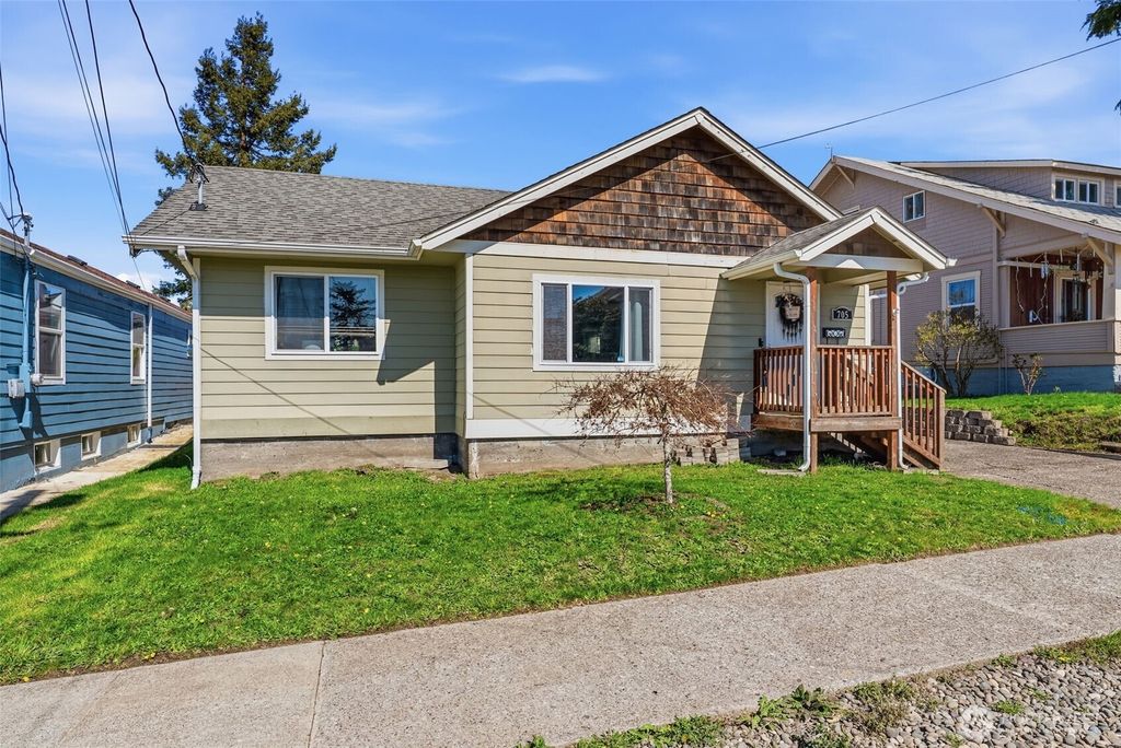 Photo of 705 Cowlitz Way, Kelso, WA 98626 (MLS # 2498821)