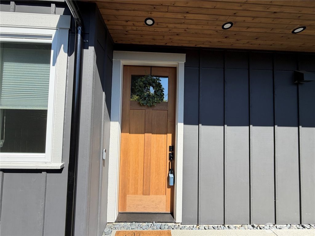 Photo of 13010 NE 113th Street #2, Kirkland, WA 98033 (MLS # 2499384)