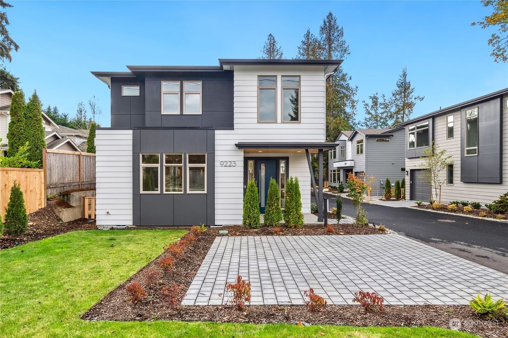 Photo of 9223 125th Avenue NE, Kirkland, WA 98033 (MLS # 2299558)