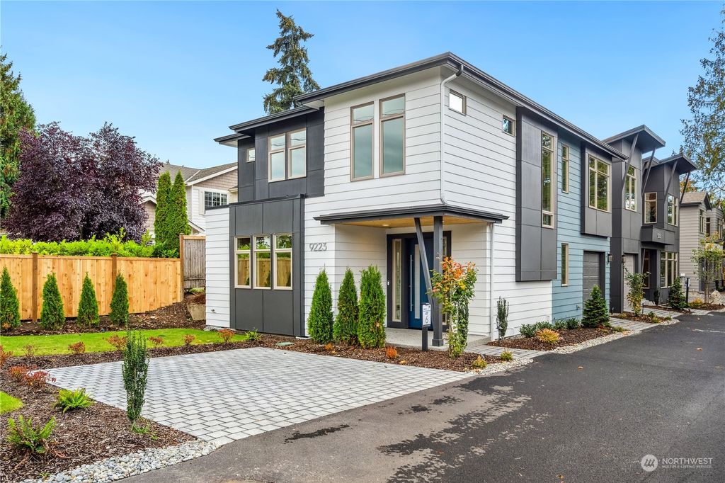 Photo of 9223 125th Avenue NE, Kirkland, WA 98033 (MLS # 2299558)