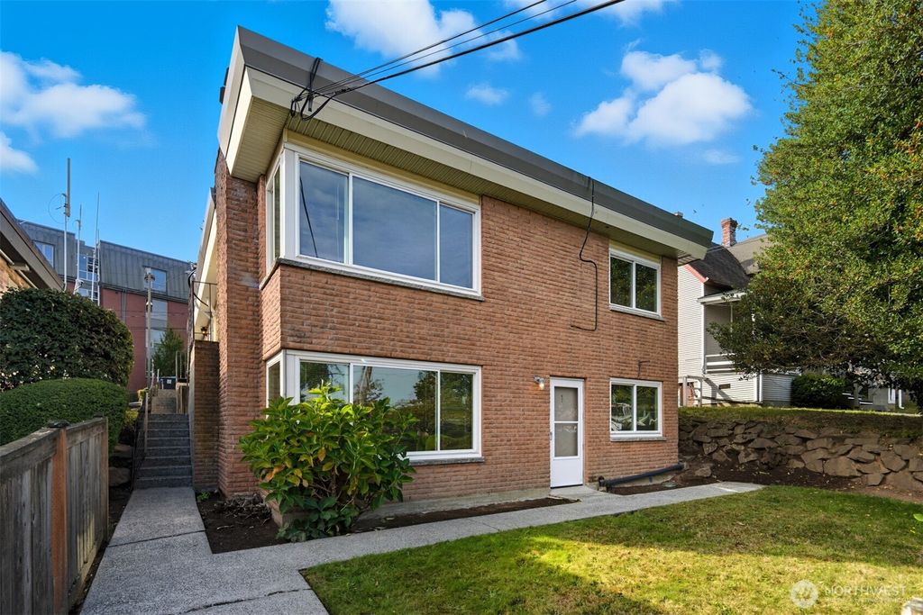 Photo of 605 W Emerson Street, Seattle, WA 98119 (MLS # 2442030)
