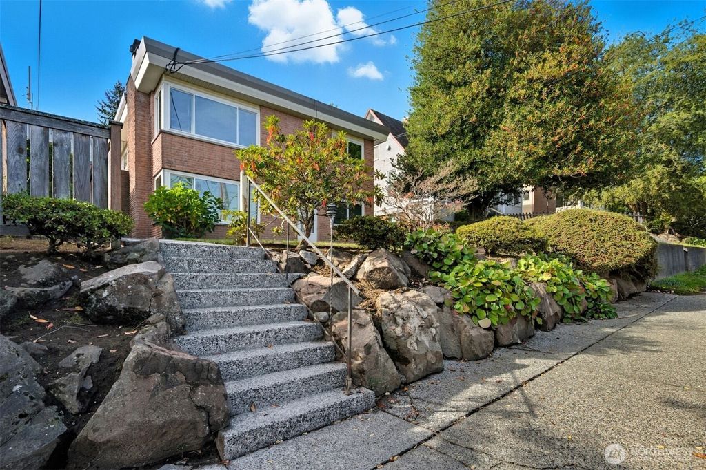 Photo of 605 W Emerson Street, Seattle, WA 98119 (MLS # 2442030)