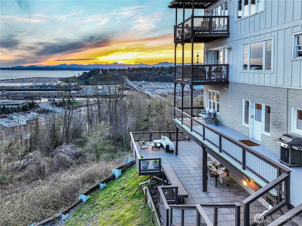Photo of 1511 11th Avenue W #6, Seattle, WA 98119 (MLS # 2318593)