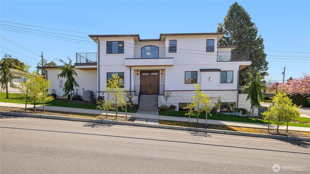 Photo of 1006 4th Street W, Kirkland, WA 98033 (MLS # 2403201)