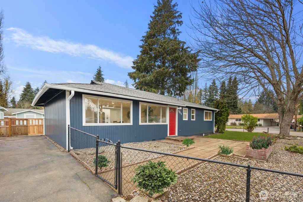 Photo of 505 SW 305th Place, Federal Way, WA 98023 (MLS # 2459200)