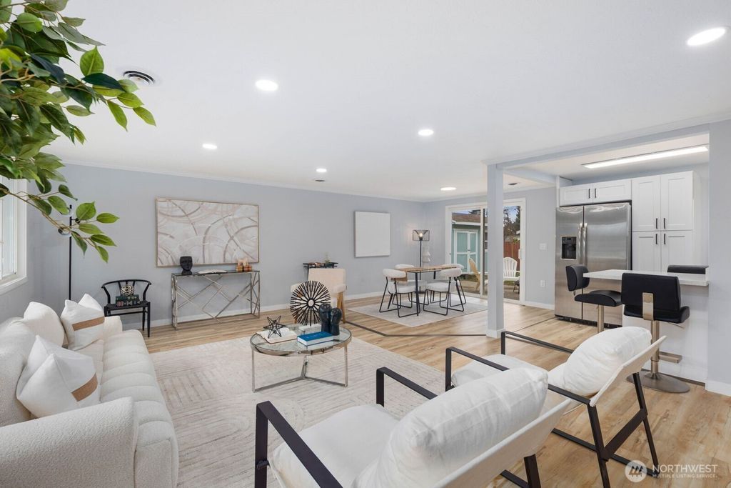 Photo of 505 SW 305th Place, Federal Way, WA 98023 (MLS # 2459200)