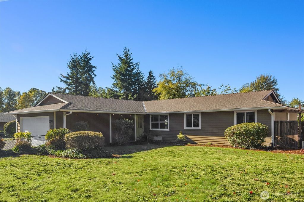 Photo of 1615 106th Street SW, Everett, WA 98204 (MLS # 2445153)