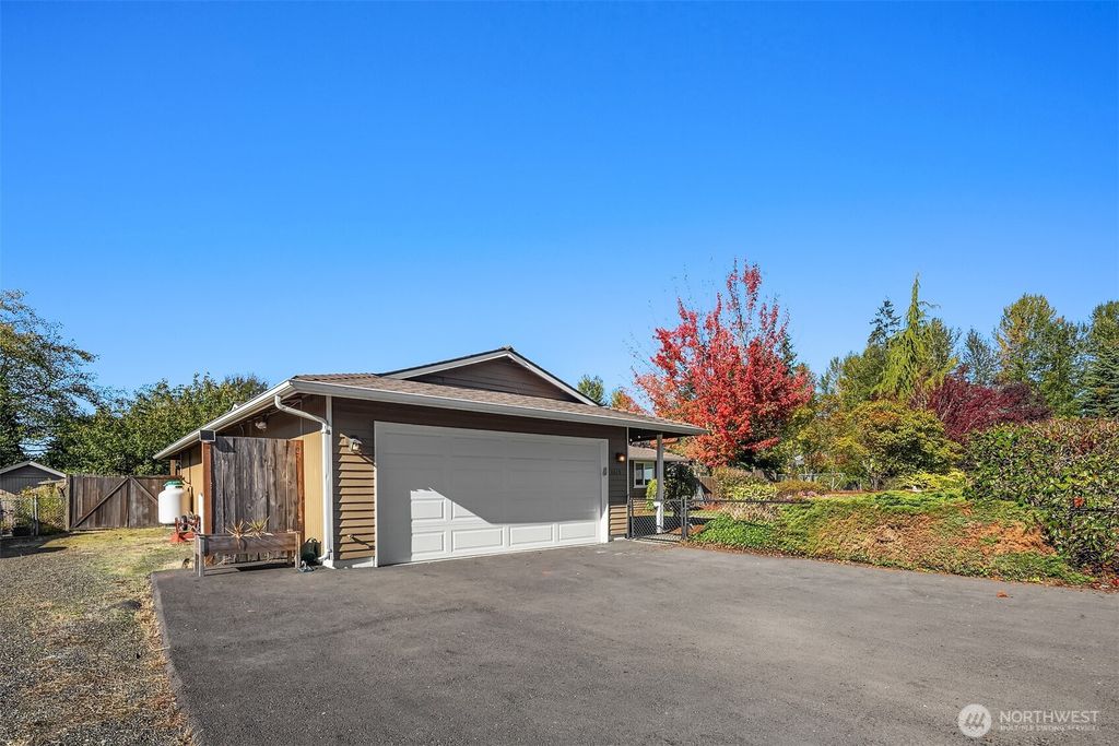 Photo of 1615 106th Street SW, Everett, WA 98204 (MLS # 2445153)
