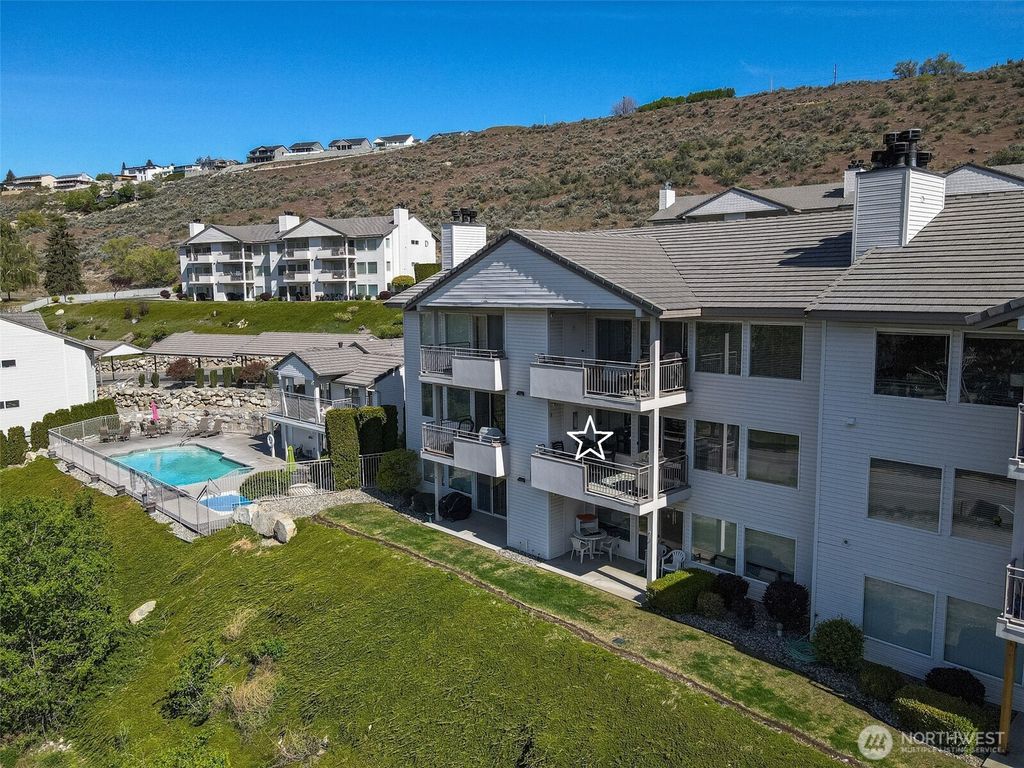 Photo of 808 West Manson Highway #B203, Chelan, WA 98816 (MLS # 2527159)