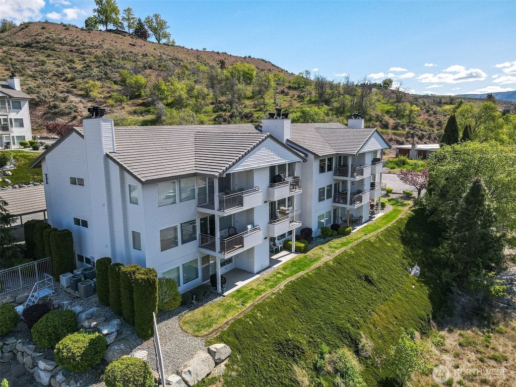 Photo of 808 West Manson Highway #B203, Chelan, WA 98816 (MLS # 2527159)