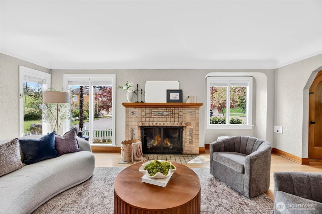 Photo of 4064 SW Hill Street, Seattle, WA 98116 (MLS # 2511490)