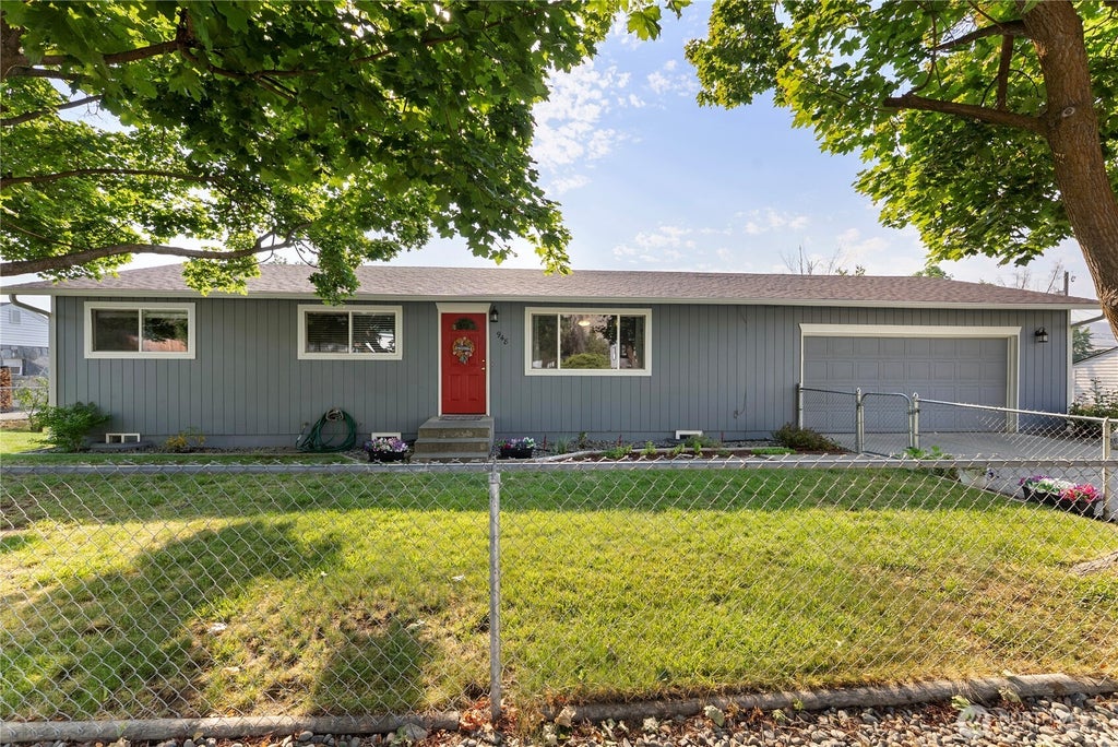Photo of 948 N 4th Ave AVE, Okanogan, WA 98840 (MLS # 2575044)