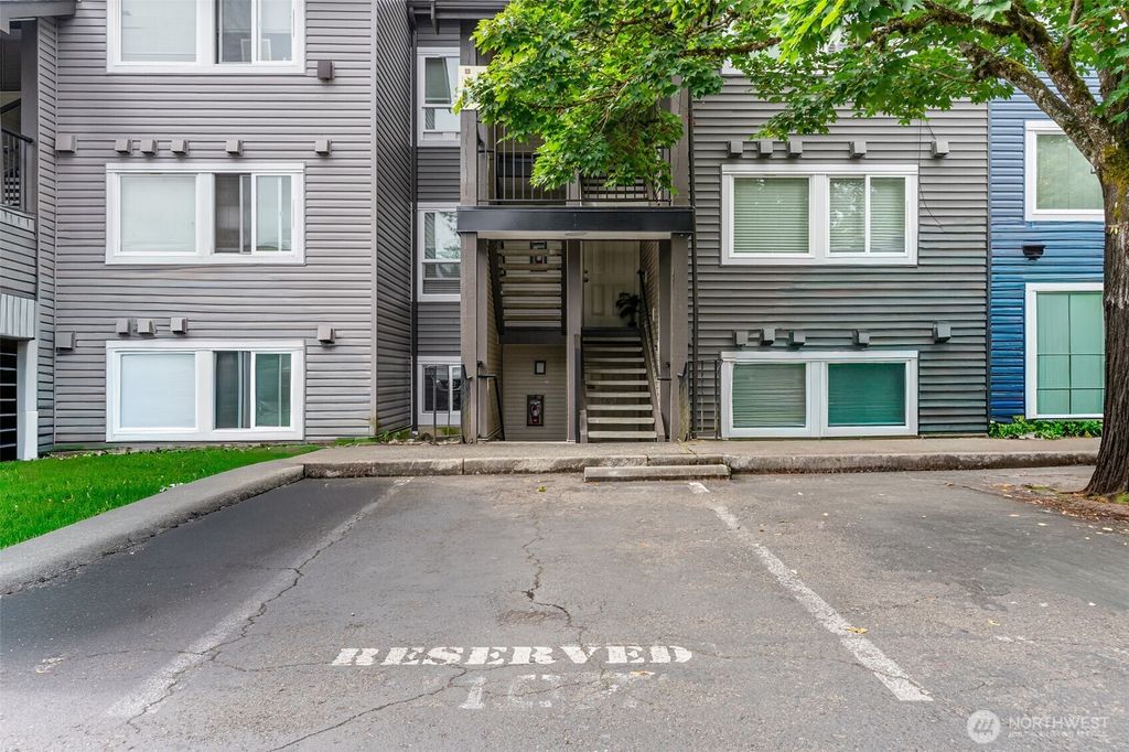 Photo of 26221 116th Avenue SE #F103, Kent, WA 98030 (MLS # 2432252)