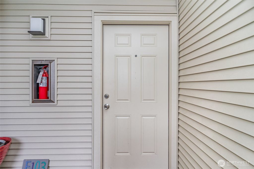 Photo of 26221 116th Avenue SE #F103, Kent, WA 98030 (MLS # 2432252)