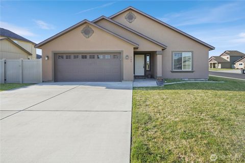 Photo of 706 7th Avenue NE, Ephrata, WA 98823 (MLS # 2494121)