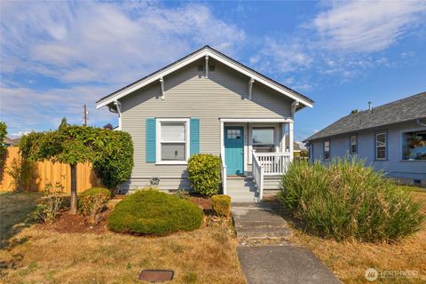 Photo of 2423 Highland Avenue, Everett, WA 98201 (MLS # 2421230)