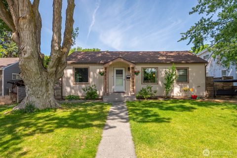 Photo of 119 SW F St St, Ephrata, WA 98823 (MLS # 2503879)