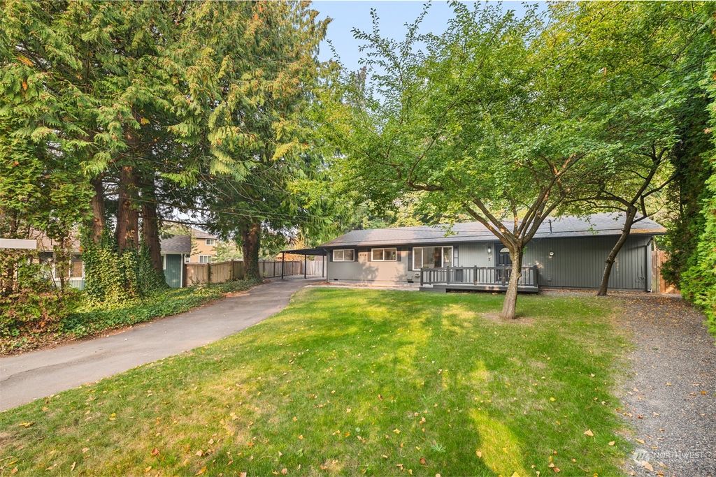 Photo of 8304 NE 148th Place, Kenmore, WA 98028 (MLS # 2008433)