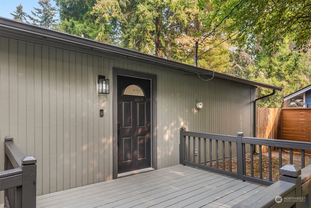 Photo of 8304 NE 148th Place, Kenmore, WA 98028 (MLS # 2008433)