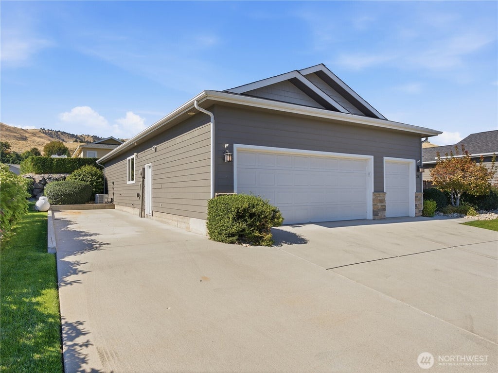 Photo of 1845 Maple Street #28, Wenatchee, WA 98801 (MLS # 2589171)