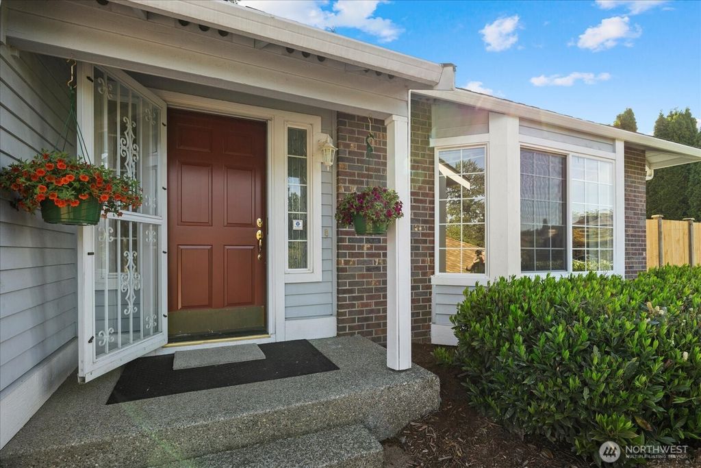 Photo of 4906 NE 19th Court, Renton, WA 98059 (MLS # 2364456)