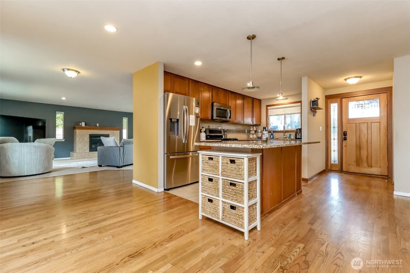 8903 128th Street E