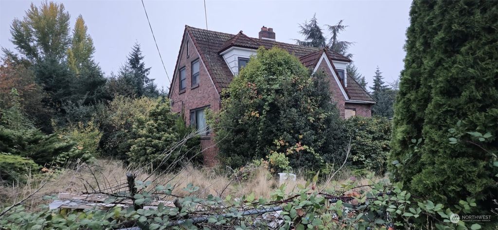 Photo of 2857 S 152nd Street, SeaTac, WA 98188 (MLS # 2299080)