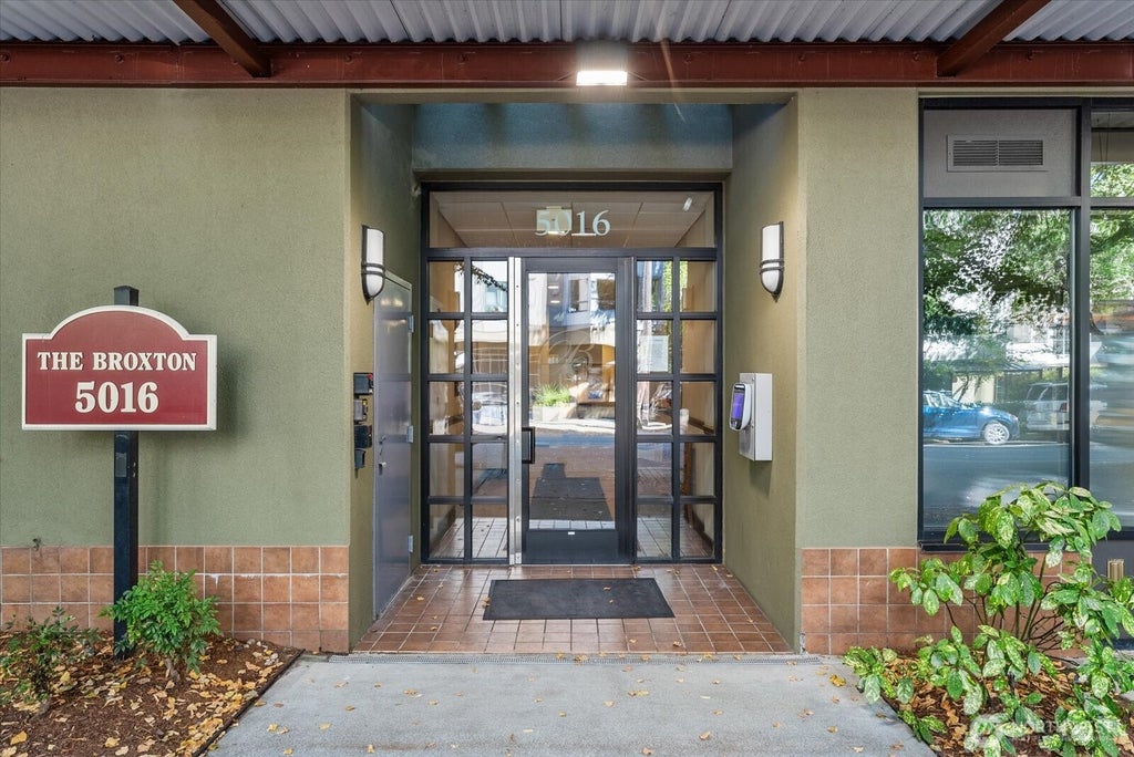 Photo of 5016 California Avenue SW #302, Seattle, WA 98136 (MLS # 2579104)