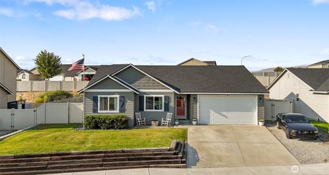 Photo of 2223 Maryhill Street SE, East Wenatchee, WA 98802 (MLS # 2436378)