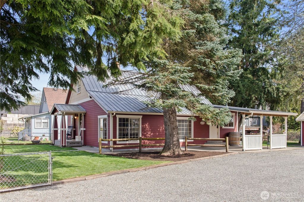 Photo of 26741 SE Ravensdale Place, Ravensdale, WA 98051 (MLS # 2353195)