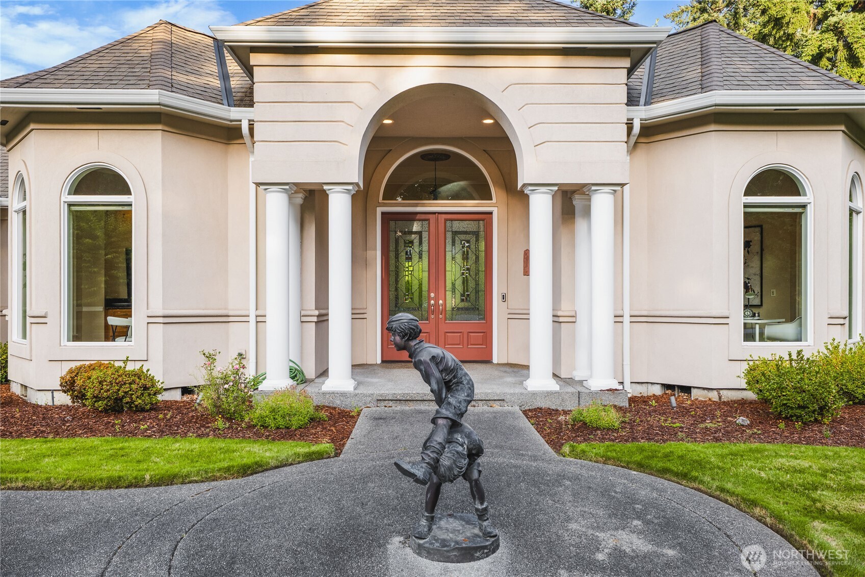 128 Country Club Circle SW