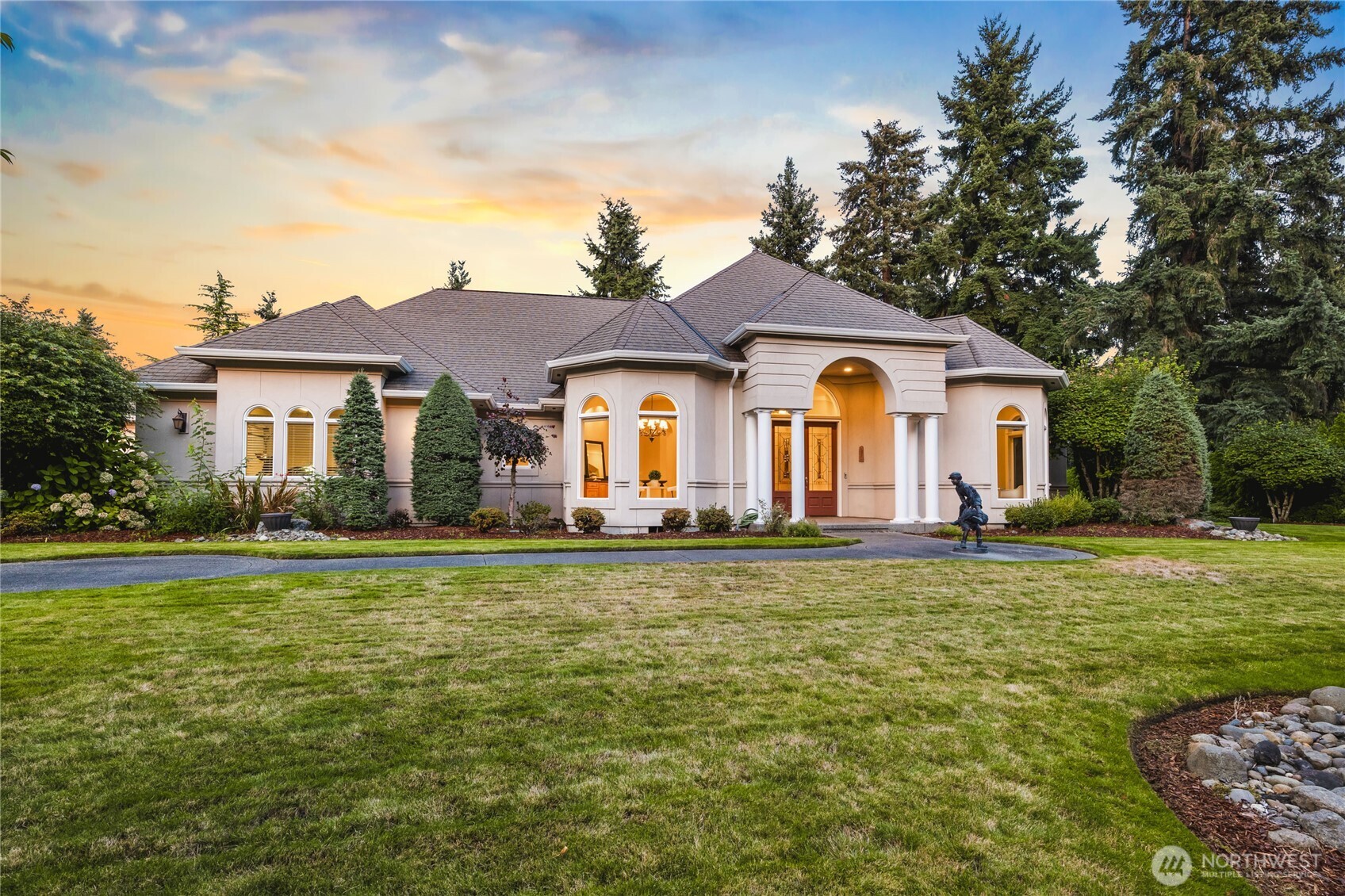 128 Country Club Circle SW