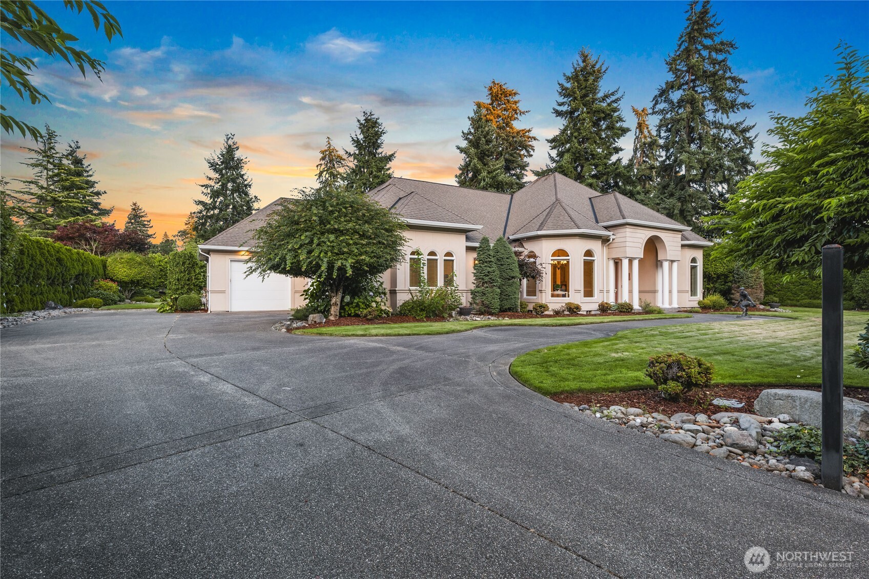 128 Country Club Circle SW