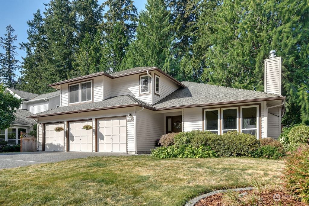 Photo of 2909 217th Avenue SE, Sammamish, WA 98075 (MLS # 1991140)