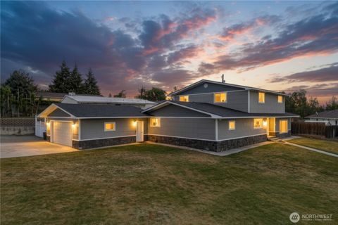 Photo of 921 NW 1st Avenue, Ephrata, WA 98823 (MLS # 2525837)