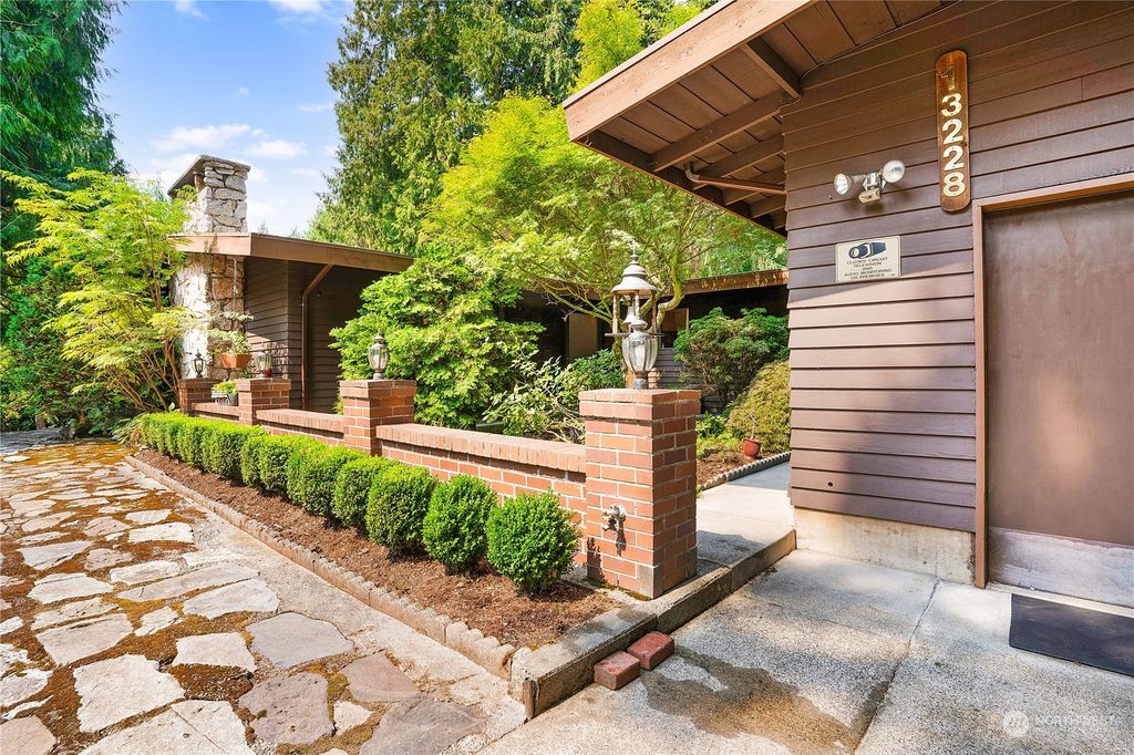 Photo of 13228 SE 231st Street, Kent, WA 98042 (MLS # 2156685)