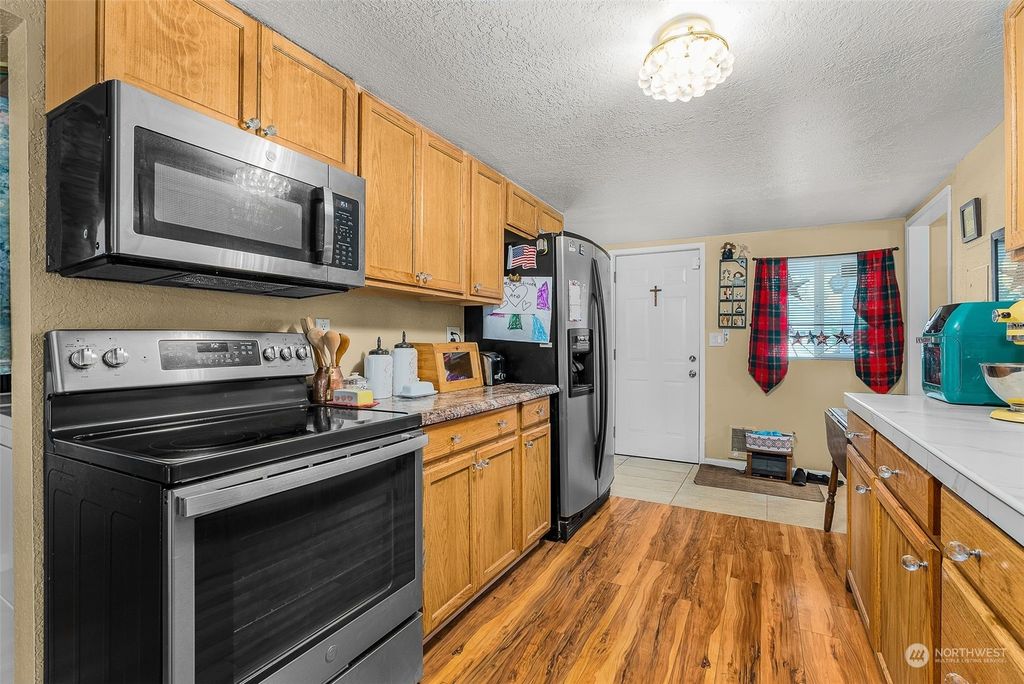 Photo of 18325 2nd Avenue NE, Shoreline, WA 98155 (MLS # 2058706)