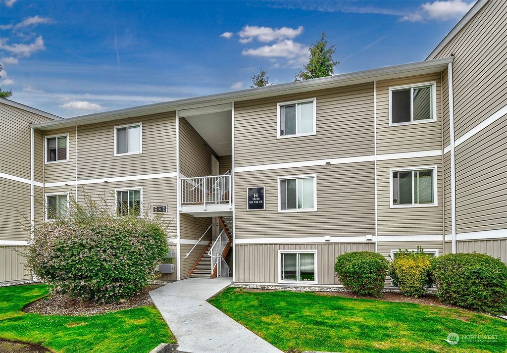 Photo of 12415 NE 130th Ct Ct #H205, Kirkland, WA 98034 (MLS # 2281227)