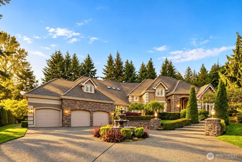 Photo of 20450 NE 71st Street, Redmond, WA 98053 (MLS # 2588827)