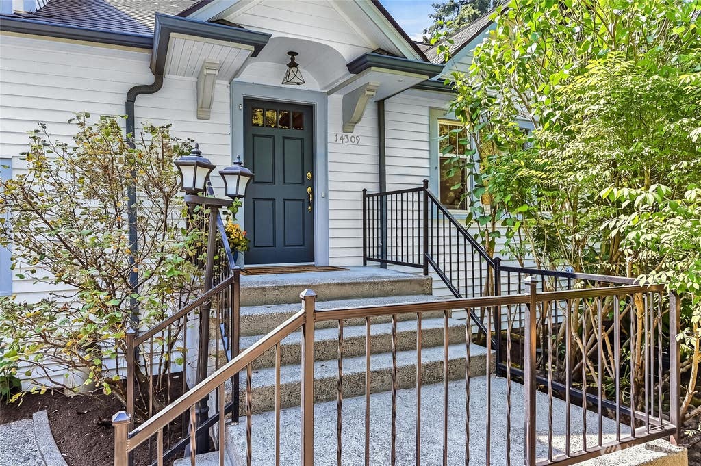 Photo of 14309 19th Avenue NE, Seattle, WA 98125 (MLS # 2563985)