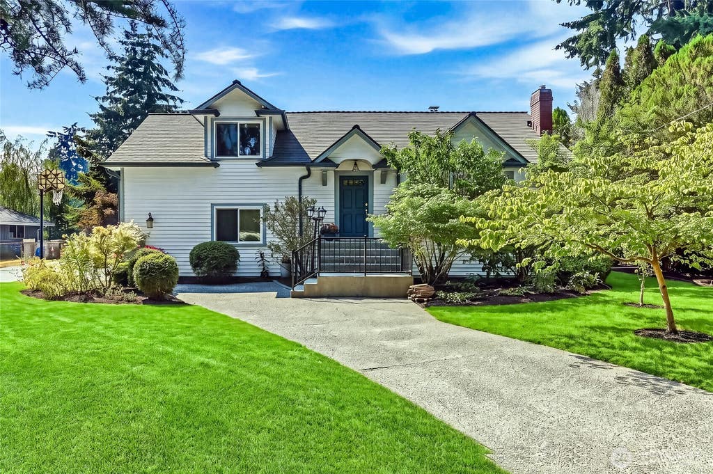 Photo of 14309 19th Avenue NE, Seattle, WA 98125 (MLS # 2563985)