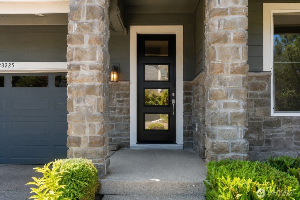 Photo of 23225 SE 50th Street, Issaquah, WA 98029 (MLS # 2546299)