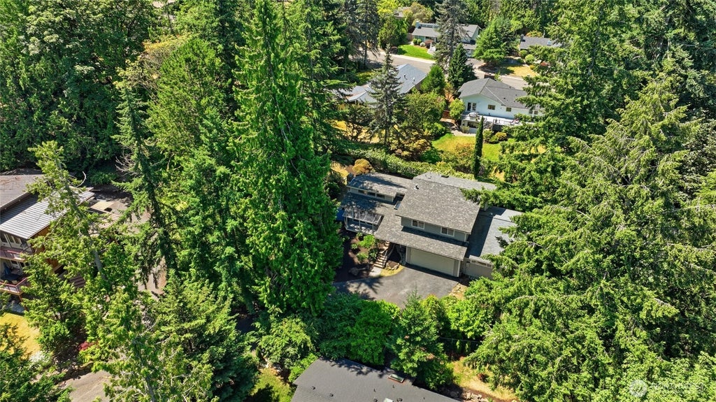 Photo of 2209 W Lake Sammamish Parkway NE, Redmond, WA 98052 (MLS # 2577868)
