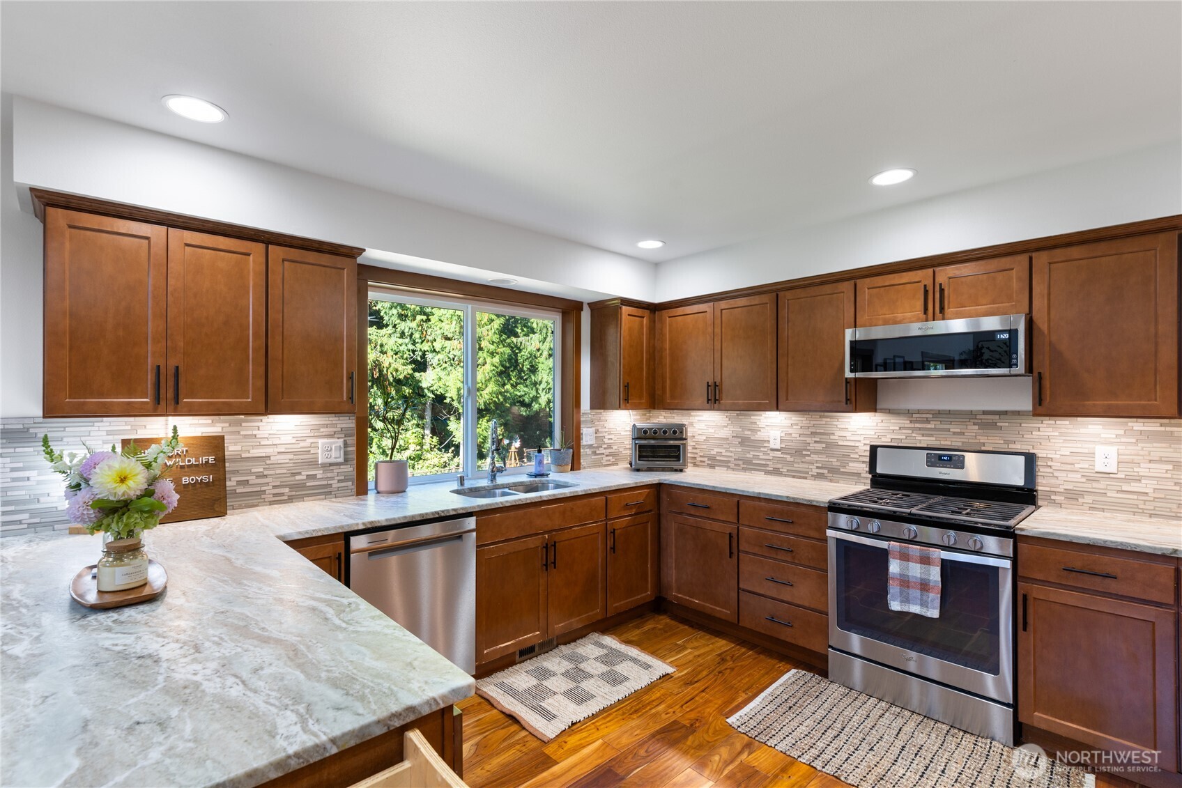6716 Nicholas Lane