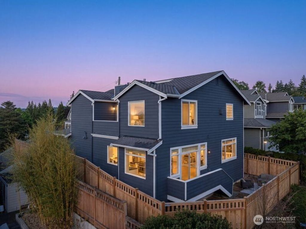 Photo of 221 4th Street S, Kirkland, WA 98033 (MLS # 2481155)